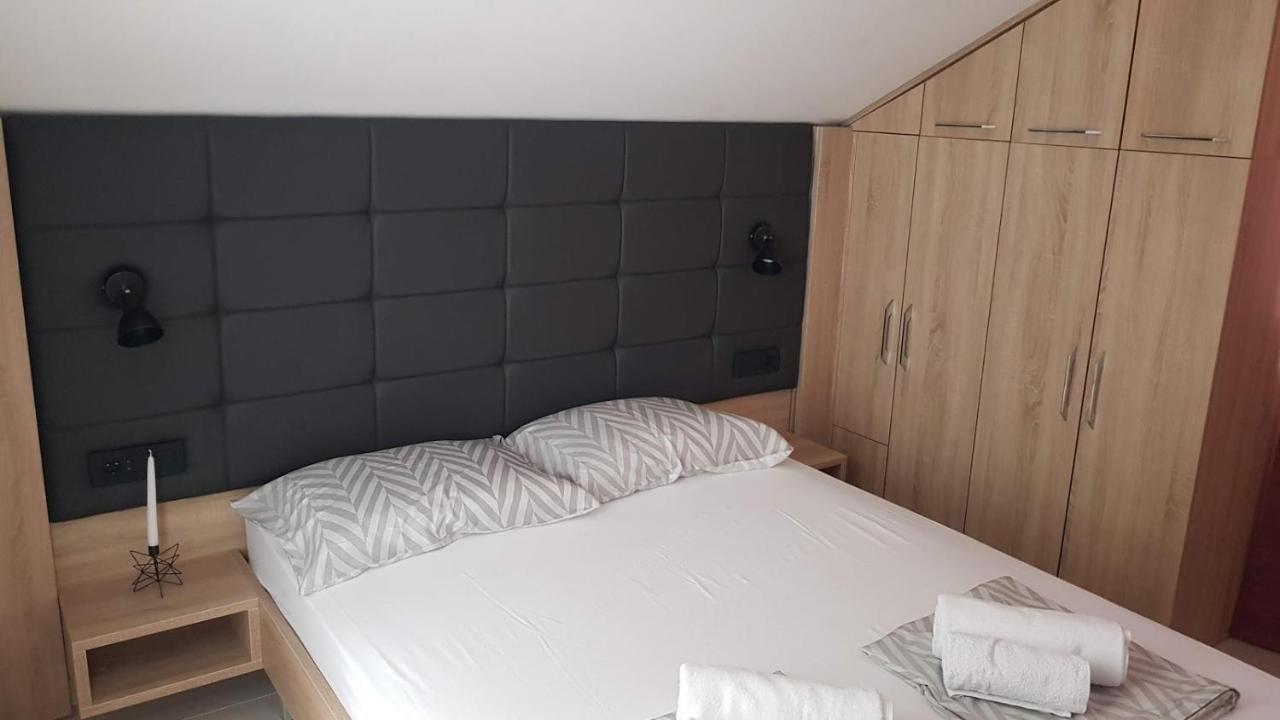Elizabeta Deluxe Rooms Biograd Na Moru Exteriör bild