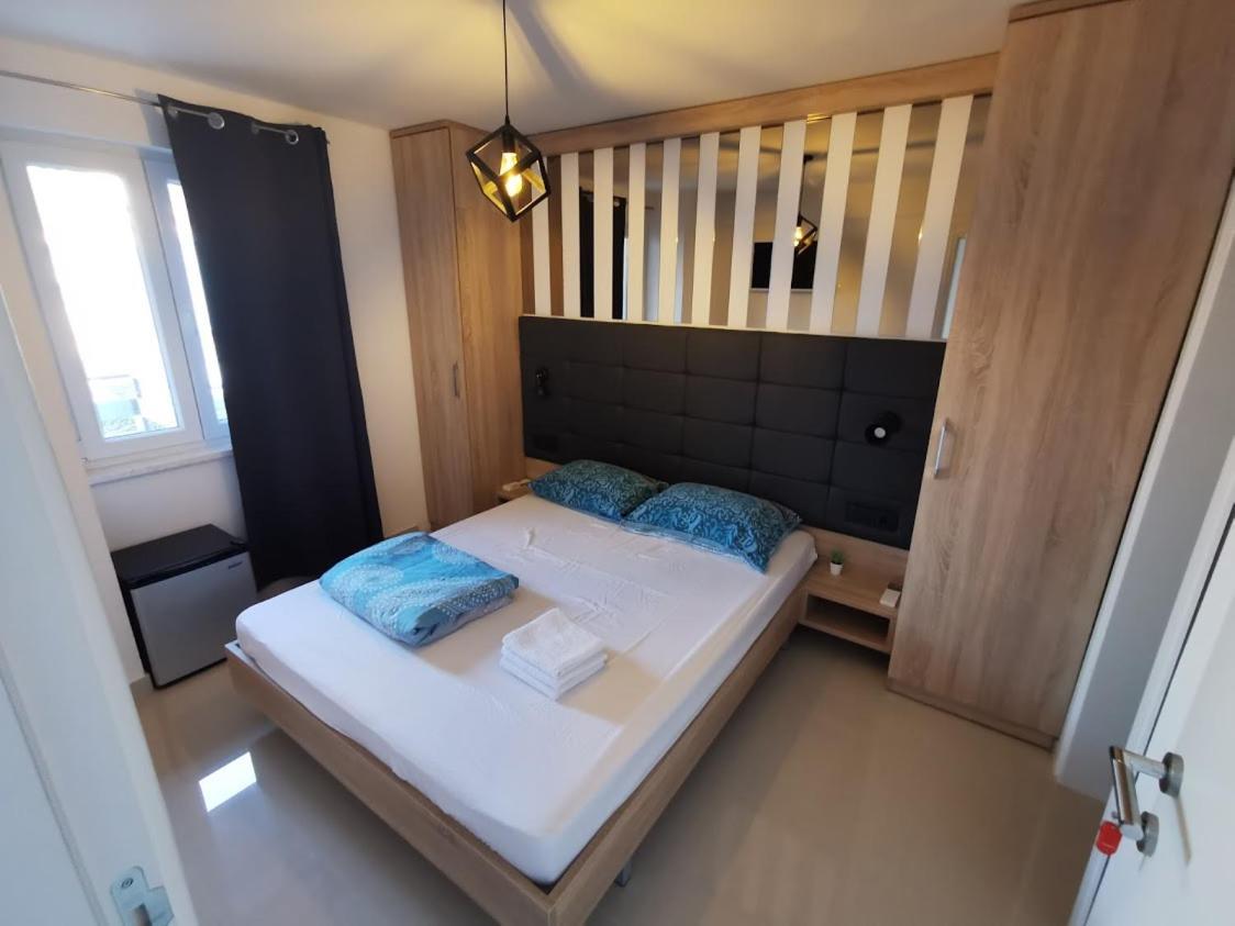 Elizabeta Deluxe Rooms Biograd Na Moru Exteriör bild