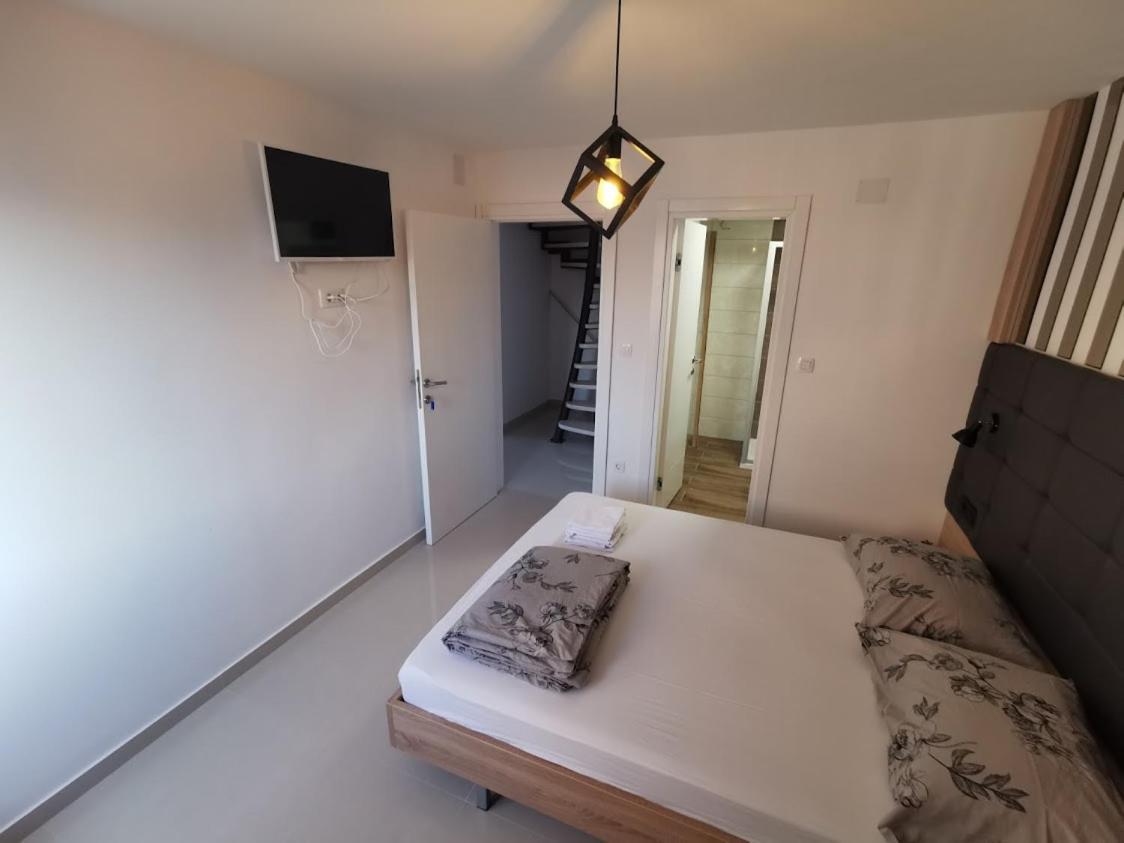 Elizabeta Deluxe Rooms Biograd Na Moru Exteriör bild