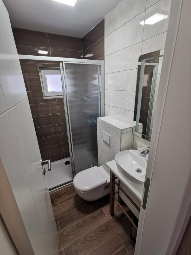 Elizabeta Deluxe Rooms Biograd Na Moru Exteriör bild