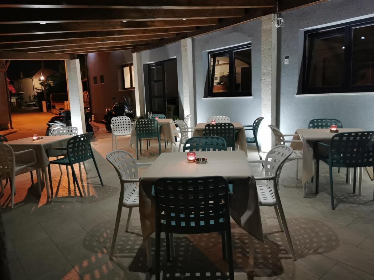 Elizabeta Deluxe Rooms Biograd Na Moru Exteriör bild