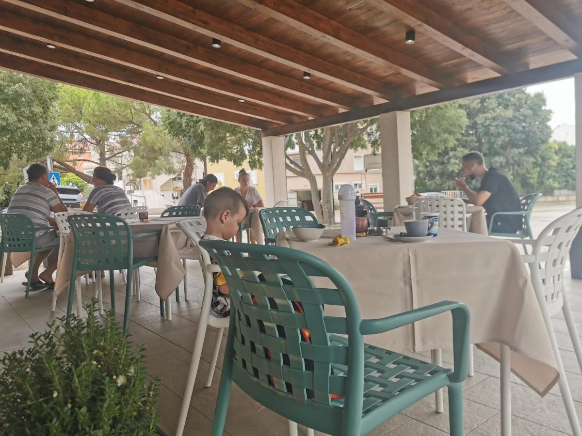 Elizabeta Deluxe Rooms Biograd Na Moru Exteriör bild