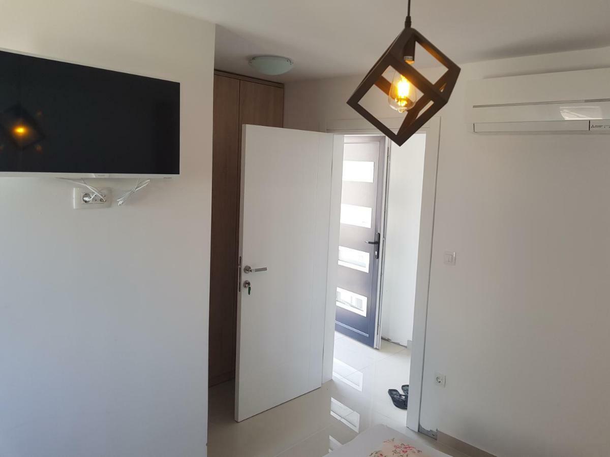 Elizabeta Deluxe Rooms Biograd Na Moru Exteriör bild