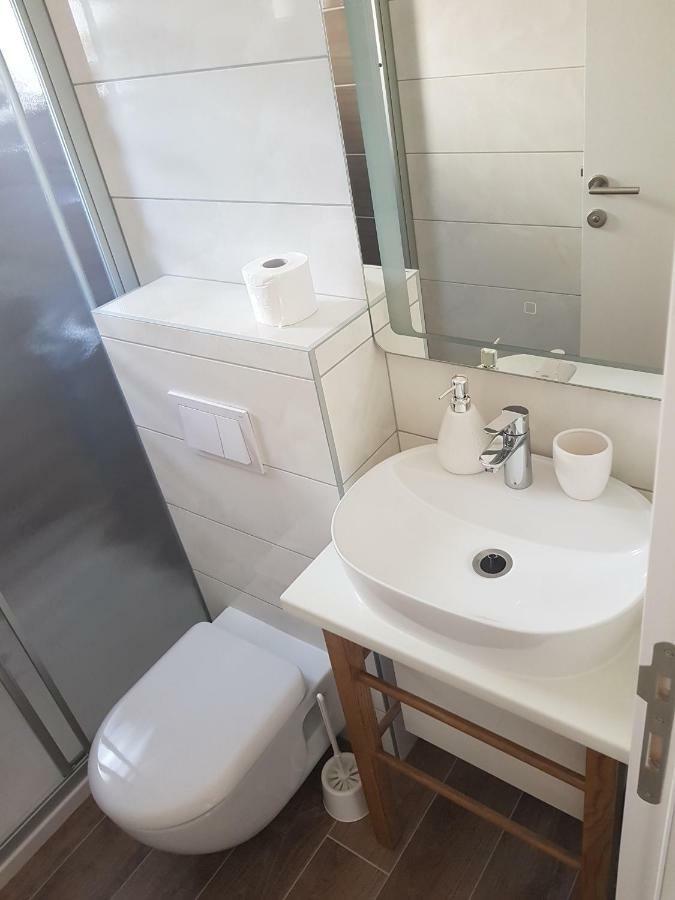Elizabeta Deluxe Rooms Biograd Na Moru Exteriör bild