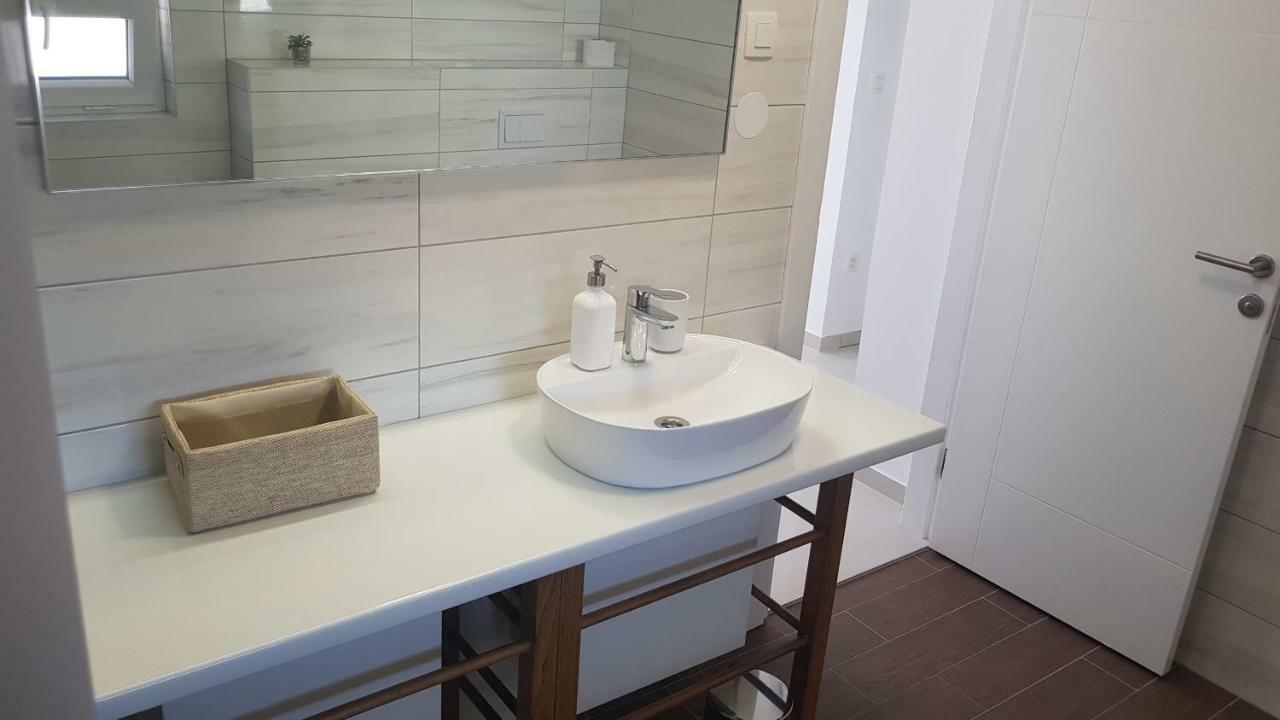 Elizabeta Deluxe Rooms Biograd Na Moru Exteriör bild